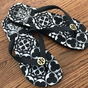 Black and White Tory Burch Flip Flops Size 6.5